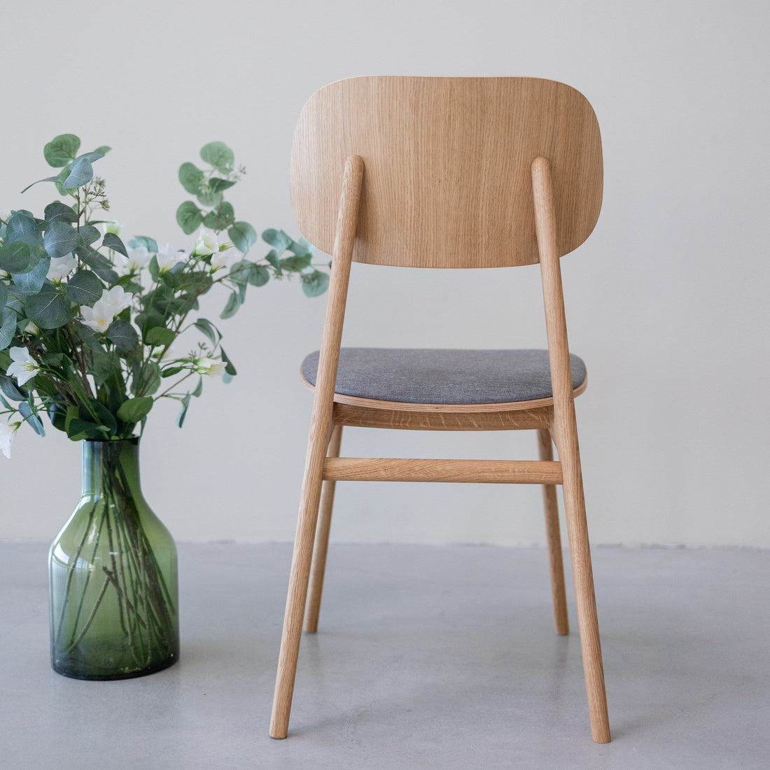 Chaises en bois vintage : découvrez leur charme classique