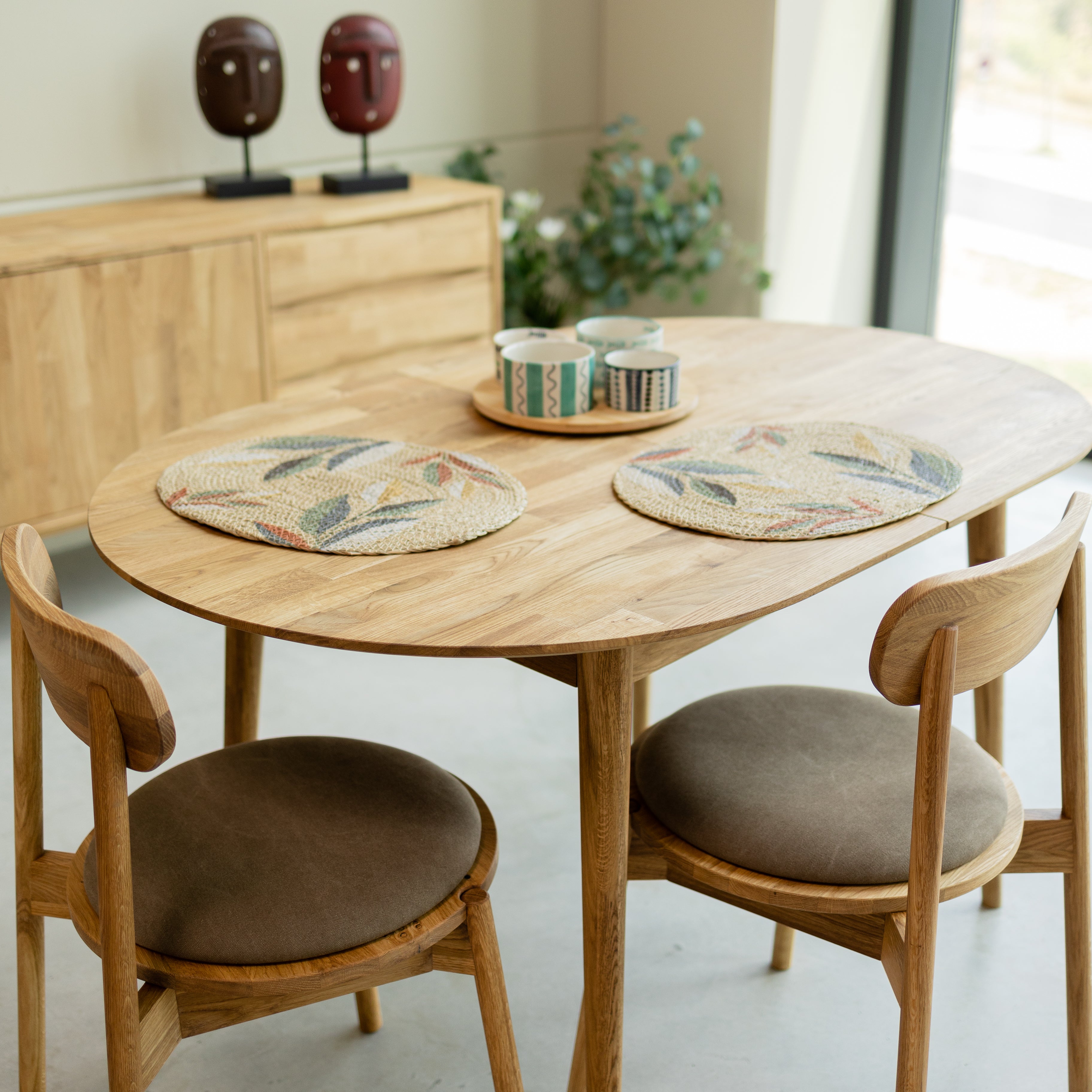 Comment restaurer une table en bois ? Notre guide DIY.