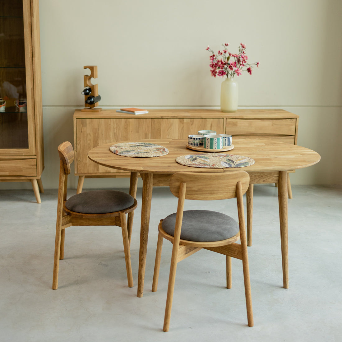 Ensemble table à manger 109x 69x 75 cm et 4 chaises - Hêtre clair et Ensemble table à manger 109x 69x 75 cm et 4 chaises - Hêtre clair et