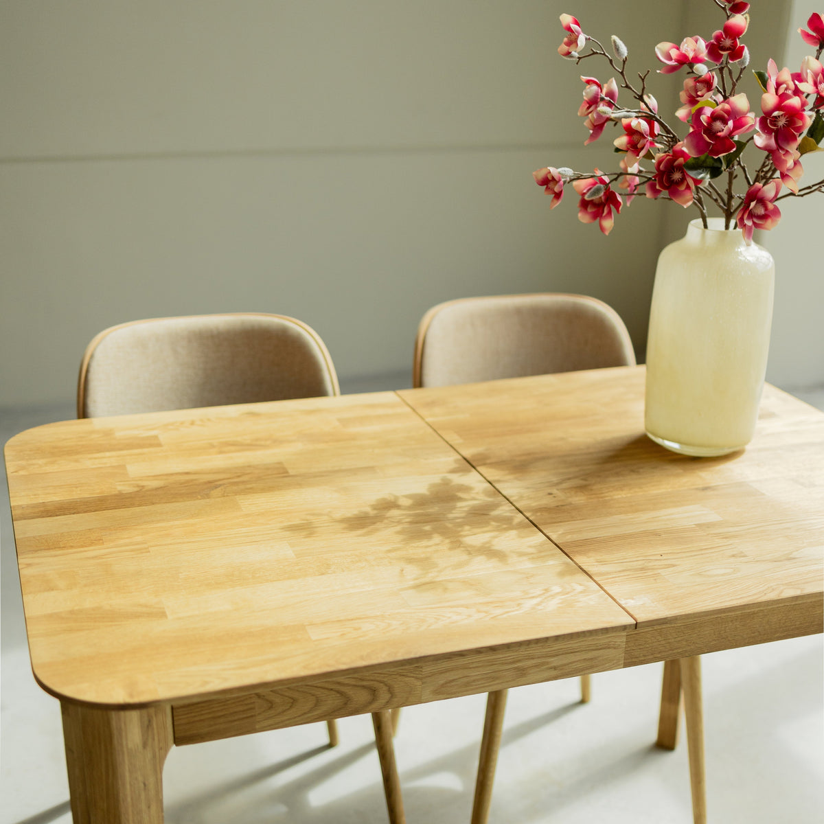 Traiter et entretenir une table en bois massif