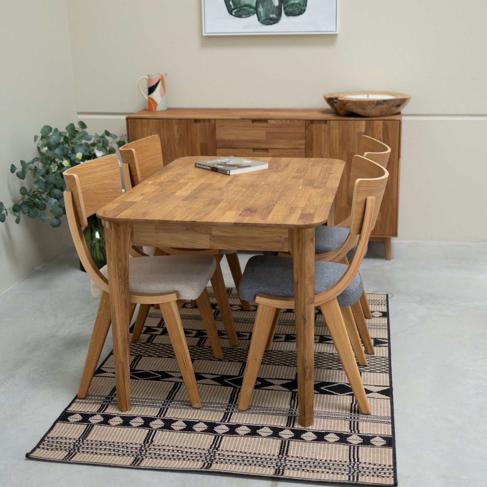 Comment assortir les chaises à une table à manger ? Guide pratique pour un ensemble harmonieux.