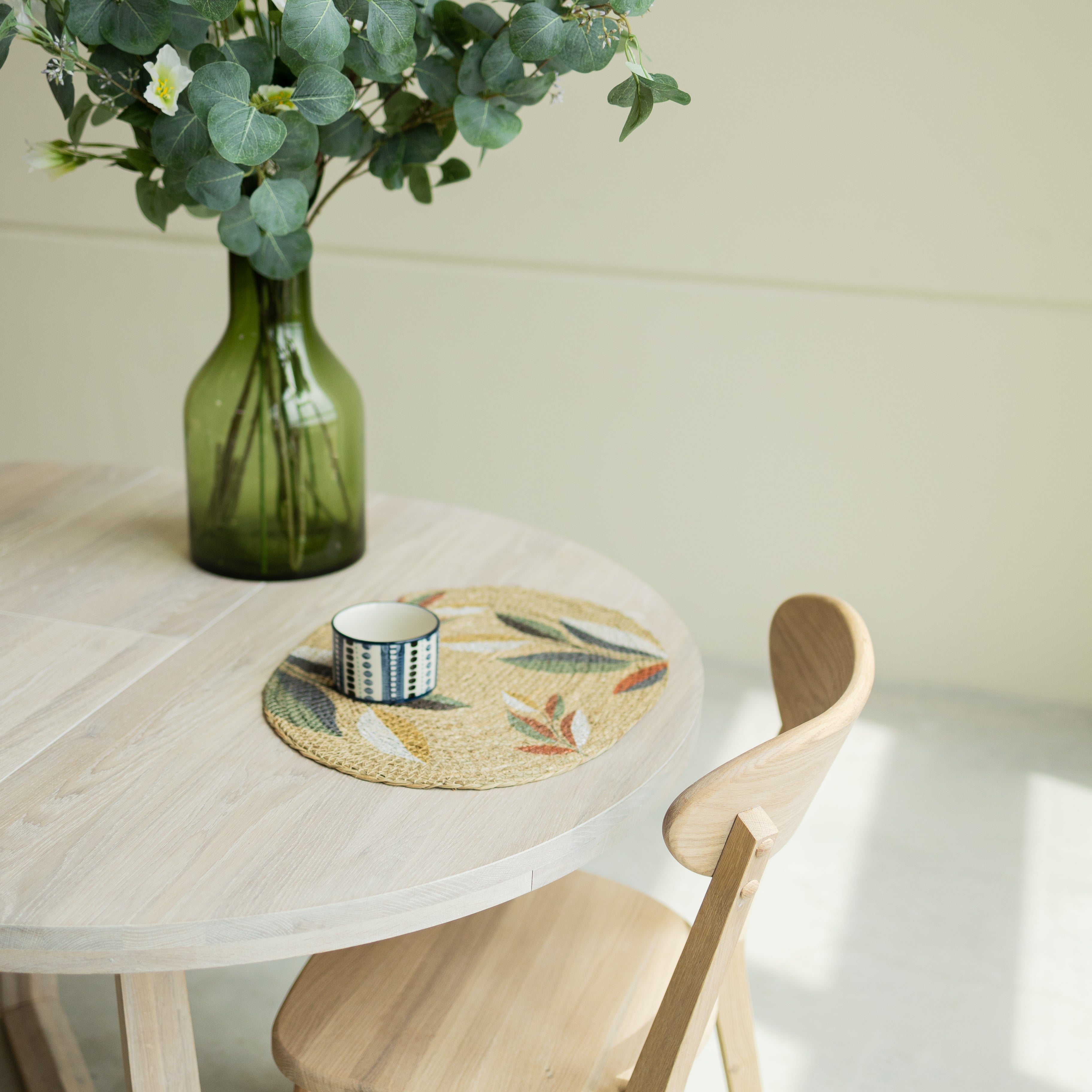 Tables en bois teinté : trouvez votre style idéal