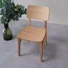 Chaises en bois de couleur naturelle