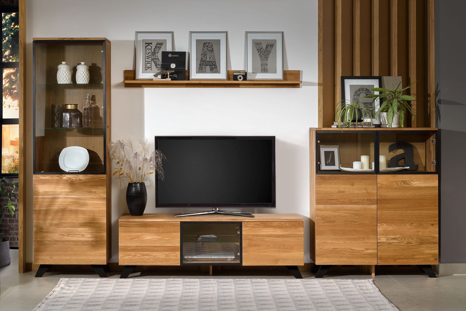 Colección Moritz NordicStory muebles de madera maciza roble con patas de metal negro