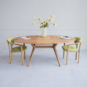 Tables à manger ovales en chêne massif