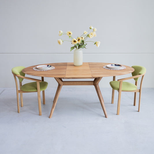 Tables à manger ovales en chêne massif