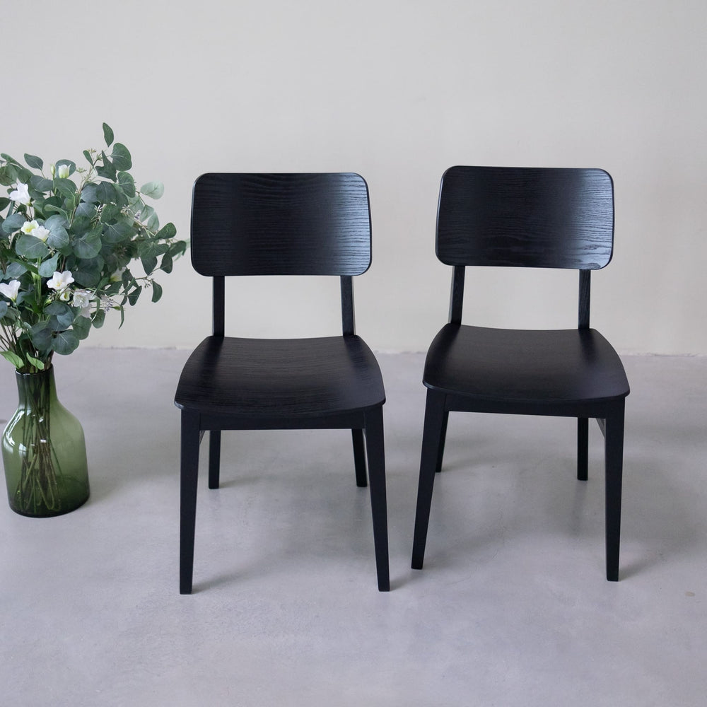 Chaise en bois massif de frêne Kodama, couleur noire - Lot de 2 ou 4 chaises - VESKOR