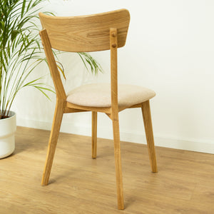 Chaise de salle à manger en bois massif de chêne Diana, revêtement Beige – Lot de 2 ou 4 chaises - NordicStory
