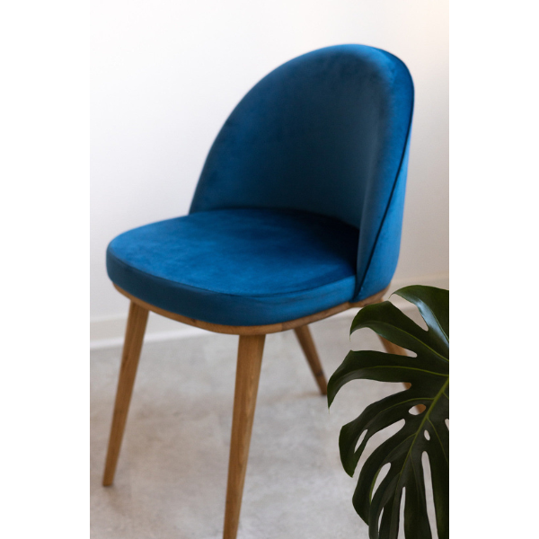 Chaise de salle à manger en bois massif de chêne Clara, revêtement en velours Bleu Monaco – Lot de 2 ou 4 chaises - NordicStory