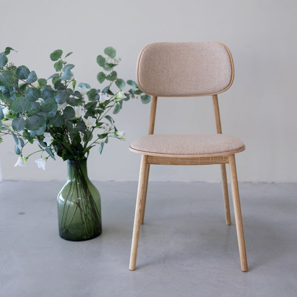 Chaise de salle à manger en bois massif de chêne Varde, revêtement en tissu Gris Nordique/Beige – Lot de 2 ou 4 chaises - NordicStory