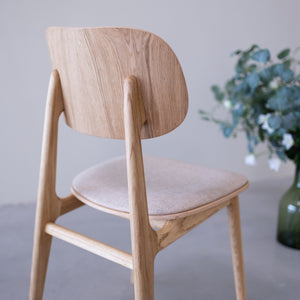 Chaise de salle à manger en bois massif de chêne Varde, revêtement en tissu Gris Nordique/Beige – Lot de 2 ou 4 chaises - NordicStory