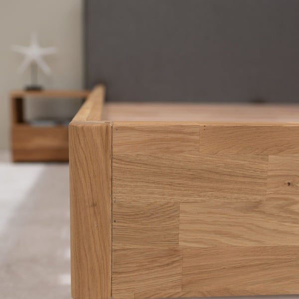 Lit en bois massif de chêne design et durable