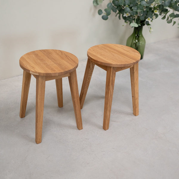 Lot de 2 ou 4 tabourets en bois massif de chêne Diana - NordicStory