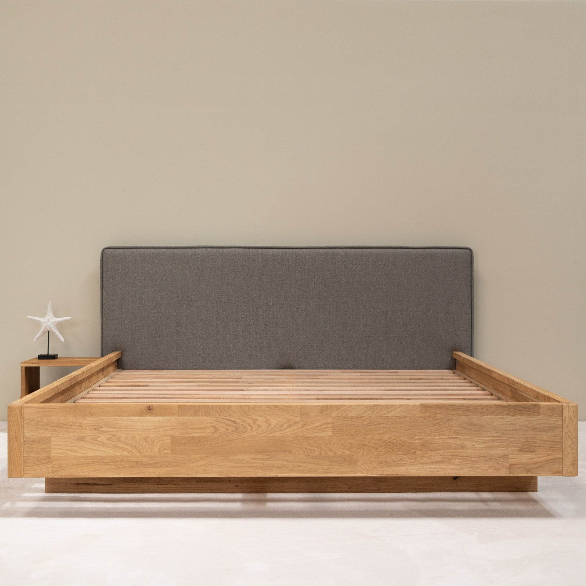 Lit en bois massif de chêne design et durable