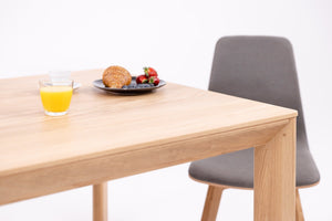 Table à manger fixe en bois massif DITA - KARPIS