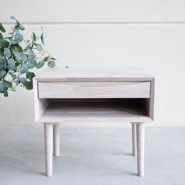 Table de chevet en bois massif de chêne Escandi 2 - NordicStory