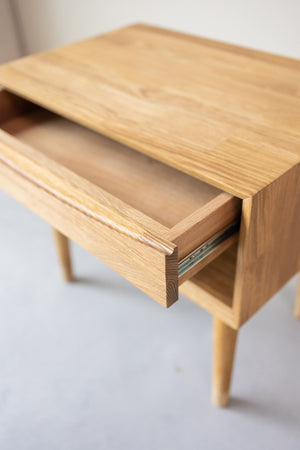 Table de chevet en bois massif de chêne Escandi 2 - NordicStory
