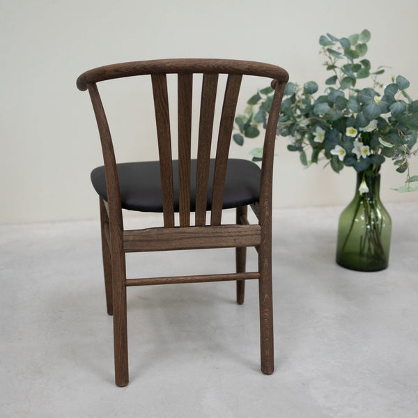 Chaise en bois massif de chêne foncé Dagmar, revêtement Noir - Lot de 2 ou de 4 chaises - VESKOR