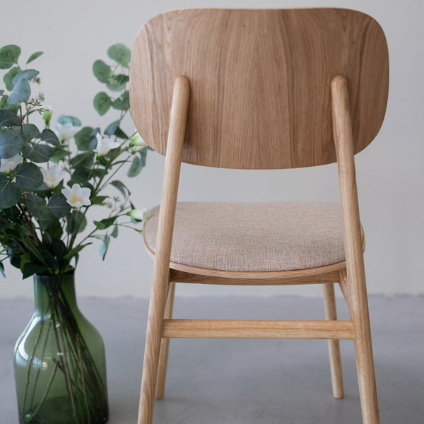 Chaise de salle à manger en bois massif de chêne Varde, revêtement en tissu Gris Nordique/Beige – Lot de 2 ou 4 chaises - NordicStory