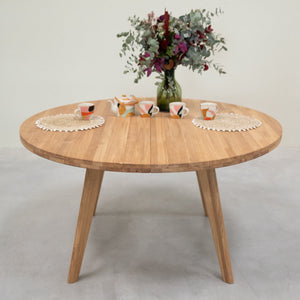 Table à manger ronde extensible en bois massif de chêne Léa - NordicStory