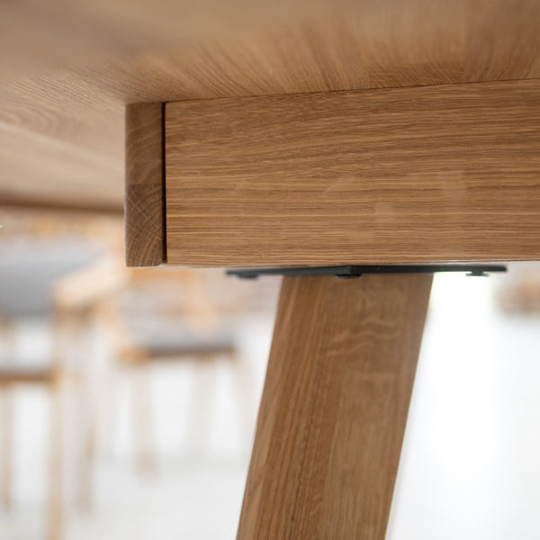 Table à manger ronde extensible en bois massif de chêne Léa - NordicStory