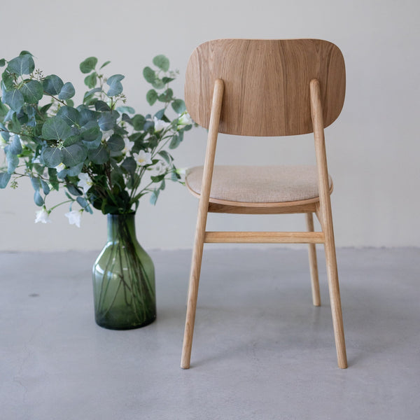 Chaise de salle à manger en bois massif de chêne Varde, revêtement en tissu Gris Nordique/Beige – Lot de 2 ou 4 chaises - NordicStory