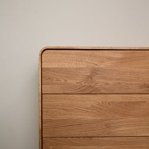 Commode en bois massif de chêne