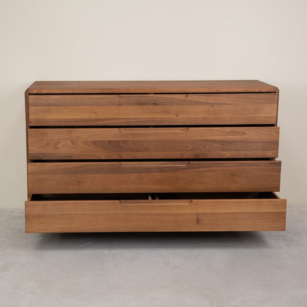 Commode en noyer massif