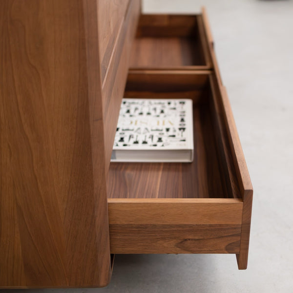 Commode en noyer massif