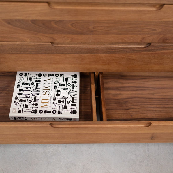 Commode en noyer massif