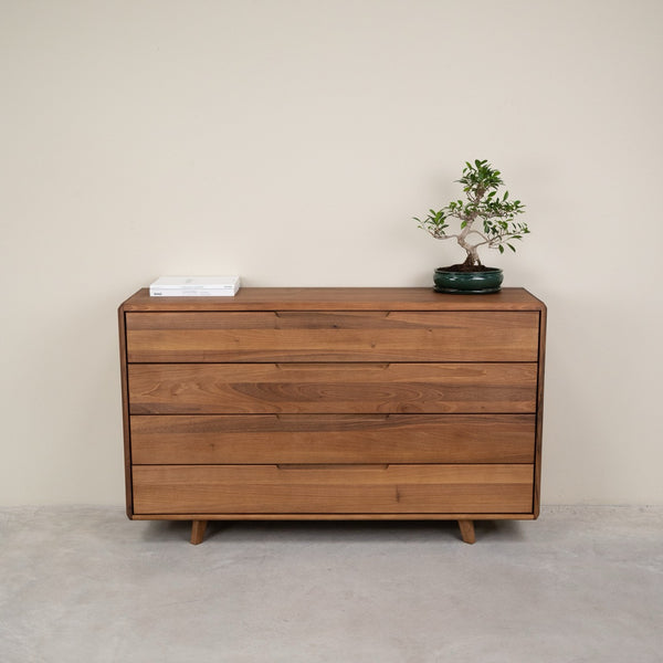 Commode en noyer massif