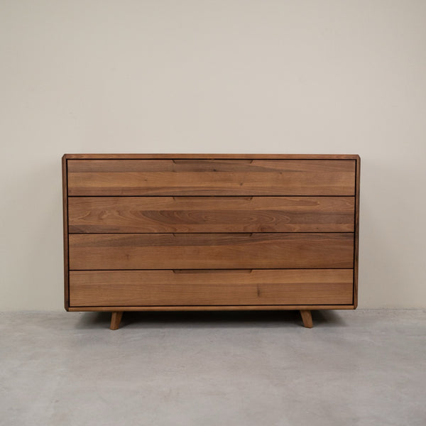 Commode en noyer massif