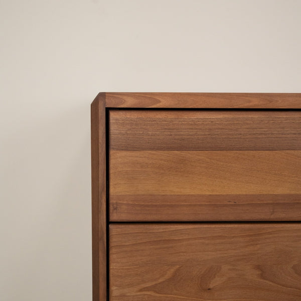 Commode en noyer massif