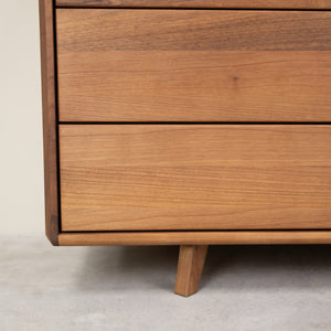 Commode en noyer massif