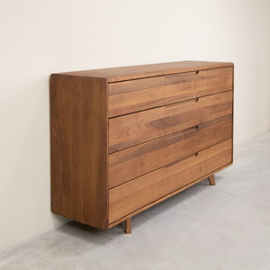 Commode en noyer massif