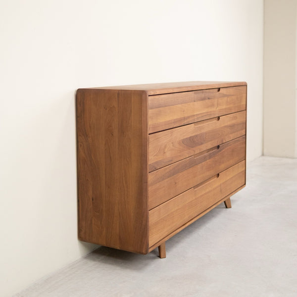 Commode en noyer massif