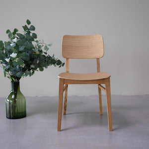 VESKOR Pack de Sillas de comedor de madera maciza de roble de la colección Dania Mueble nórdico con un diseño moderno Mobel.Store