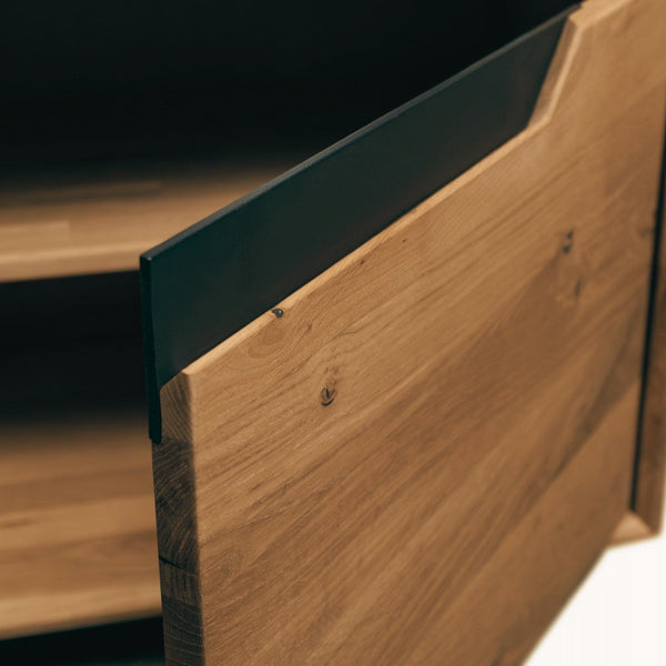 NordicStory_Vitrina_de_madera_maciza_roble_sostenible_aparador_para_salon