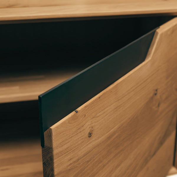 NordicStory_Vitrina_de_madera_maciza_roble_sostenible_vitrina_moderna