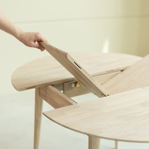 Table à manger ronde extensible en chêne massif Escandi 6 – 93-123 x 93 x 75 cm - NordicStory