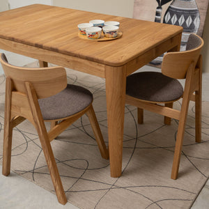 Chaise en bois massif de chêne Frida, revêtement Gris/Marron - Lot de 2 ou 4 chaises - VESKOR