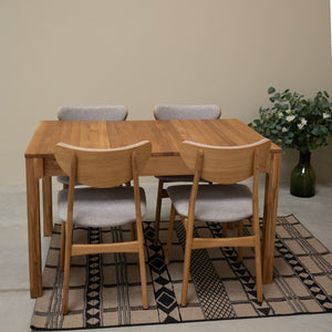 Chaise en bois massif de chêne Maxwell, revêtement Gris - Lot de 2 ou 4 chaises - VESKOR