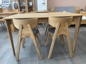 Chaise en bois massif de chêne Frida, revêtement Gris/Marron - Lot de 2 ou 4 chaises - VESKOR