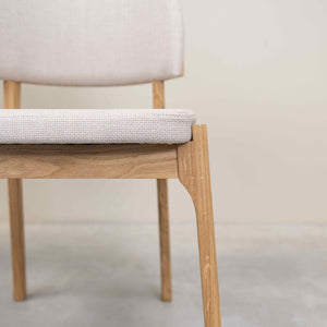 Chaise en bois massif de chêne revêtement beige écru