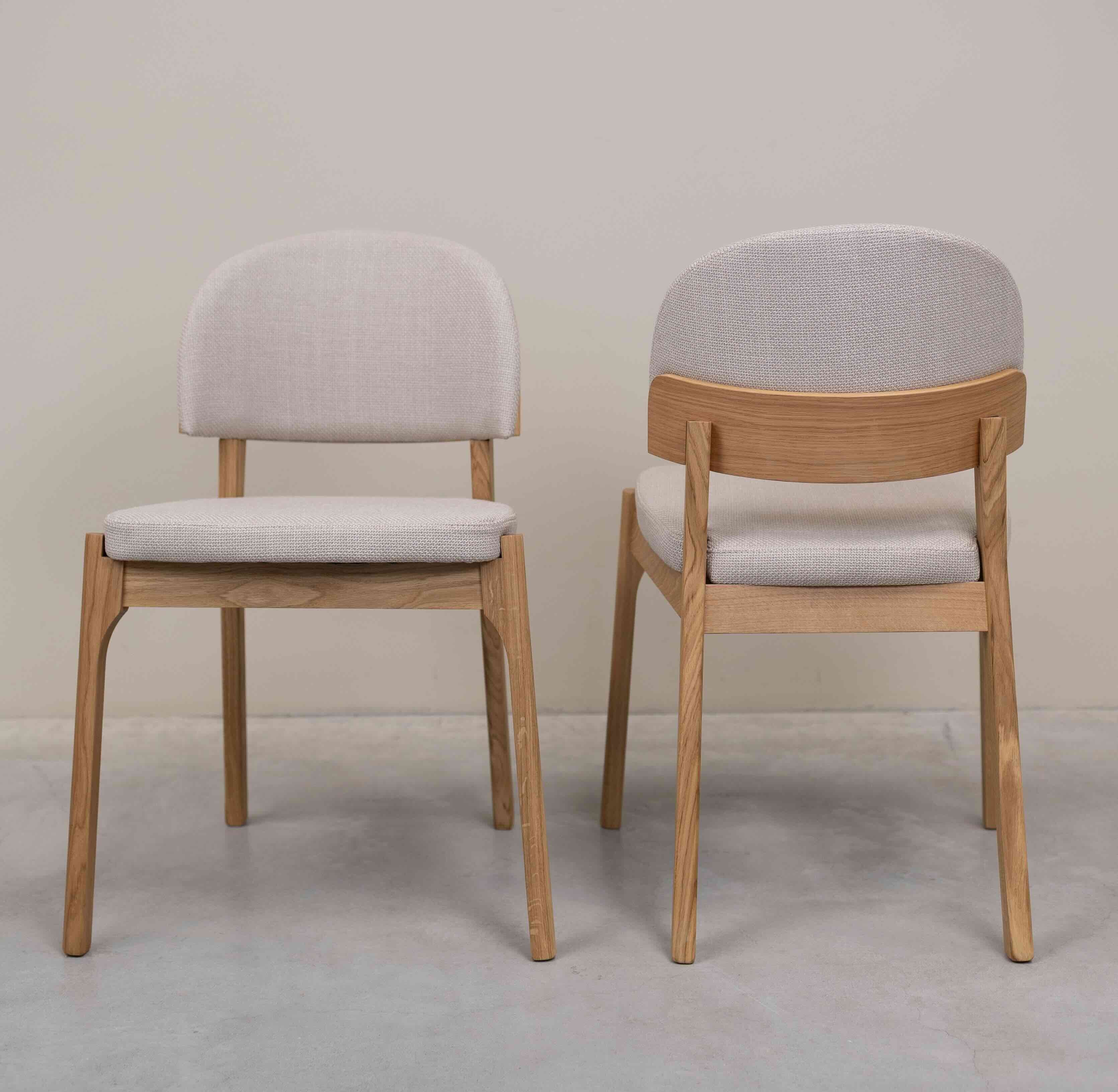 Chaise en bois massif de chêne revêtement beige écru