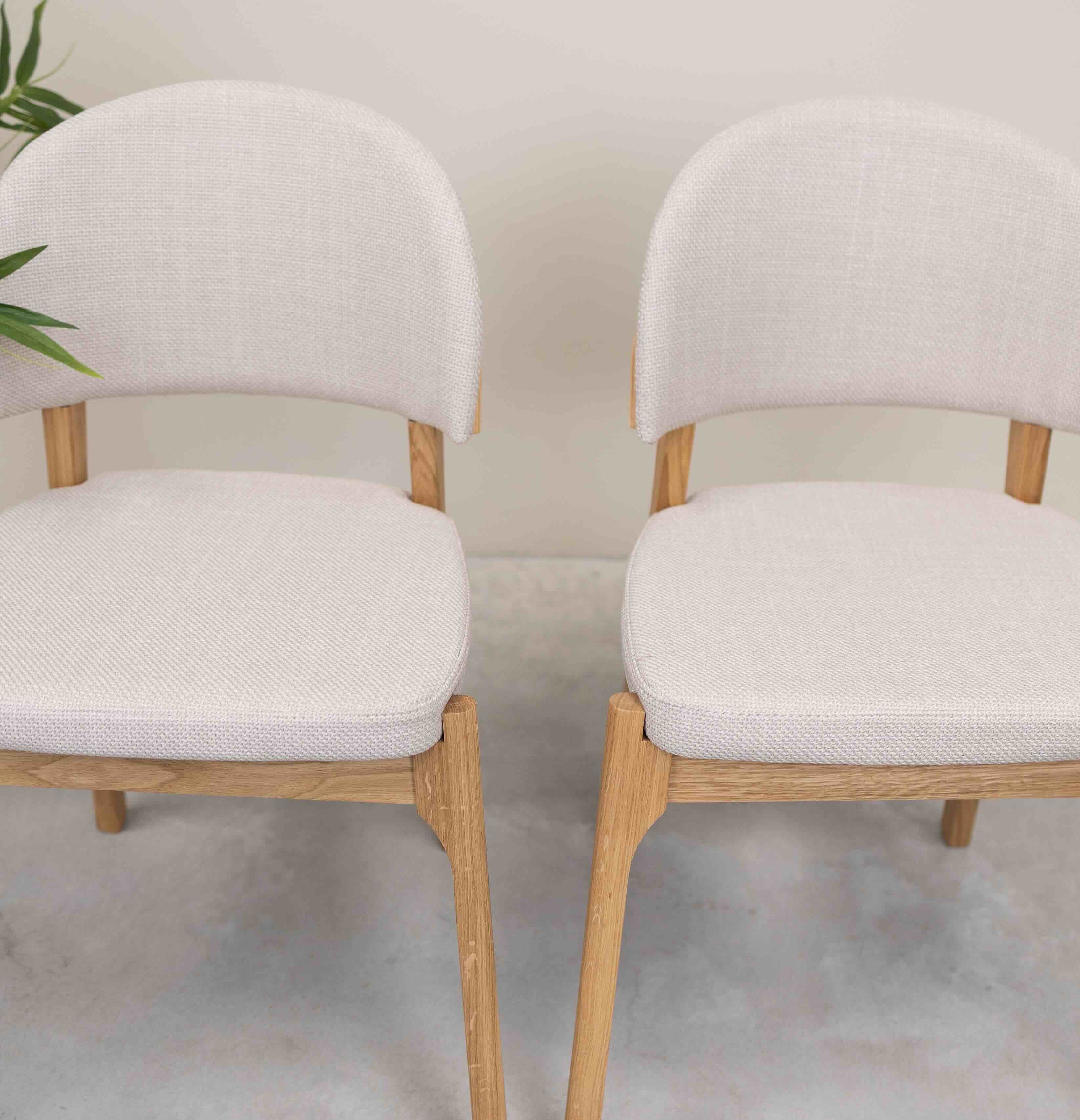 Chaise en bois massif de chêne revêtement beige écru
