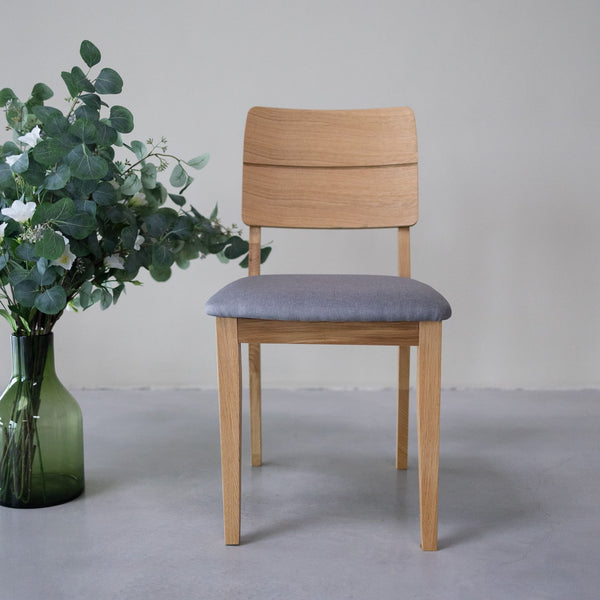 Chaise de salle à manger en bois massif de chêne Mauritz, revêtement Gris Nordique/Beige – Lot de 2 ou 4 chaises - NordicStory