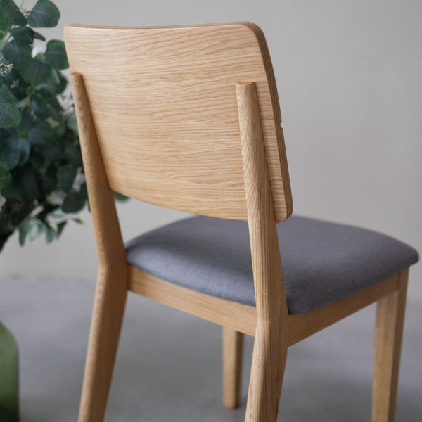 Chaise de salle à manger en bois massif de chêne Mauritz, revêtement Gris Nordique/Beige – Lot de 2 ou 4 chaises - NordicStory