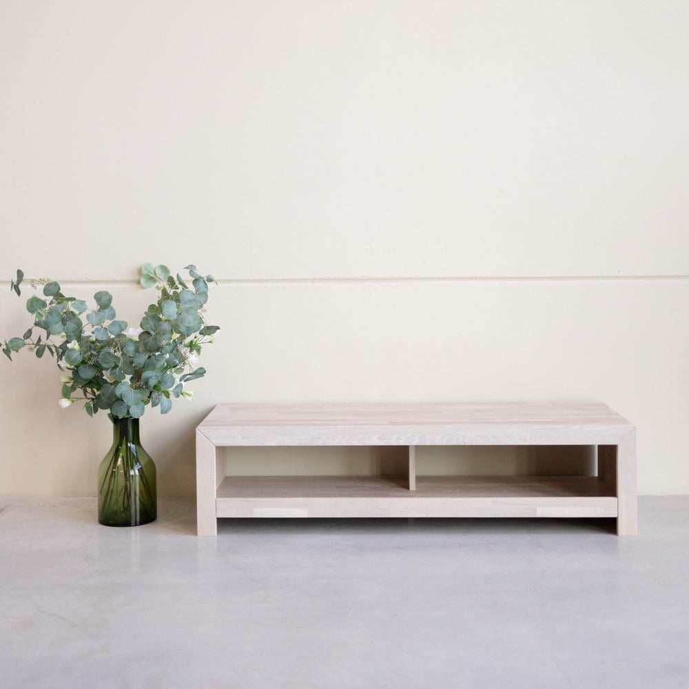 Meuble TV en bois massif de chêne Kaira – 100/140x 50 x 35 cm - NordicStory