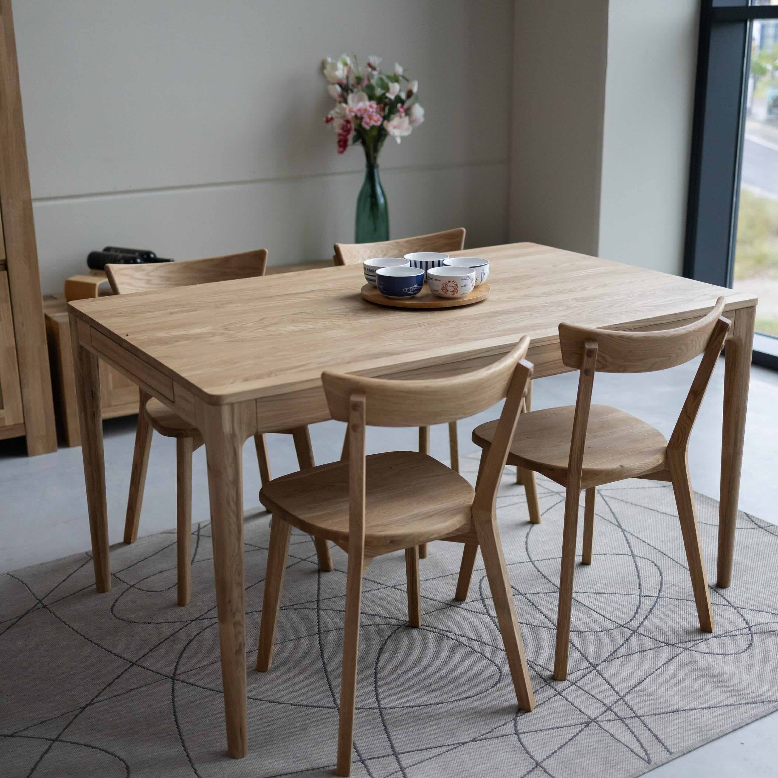 Table à manger extensible en bois massif de chêne Bergamo